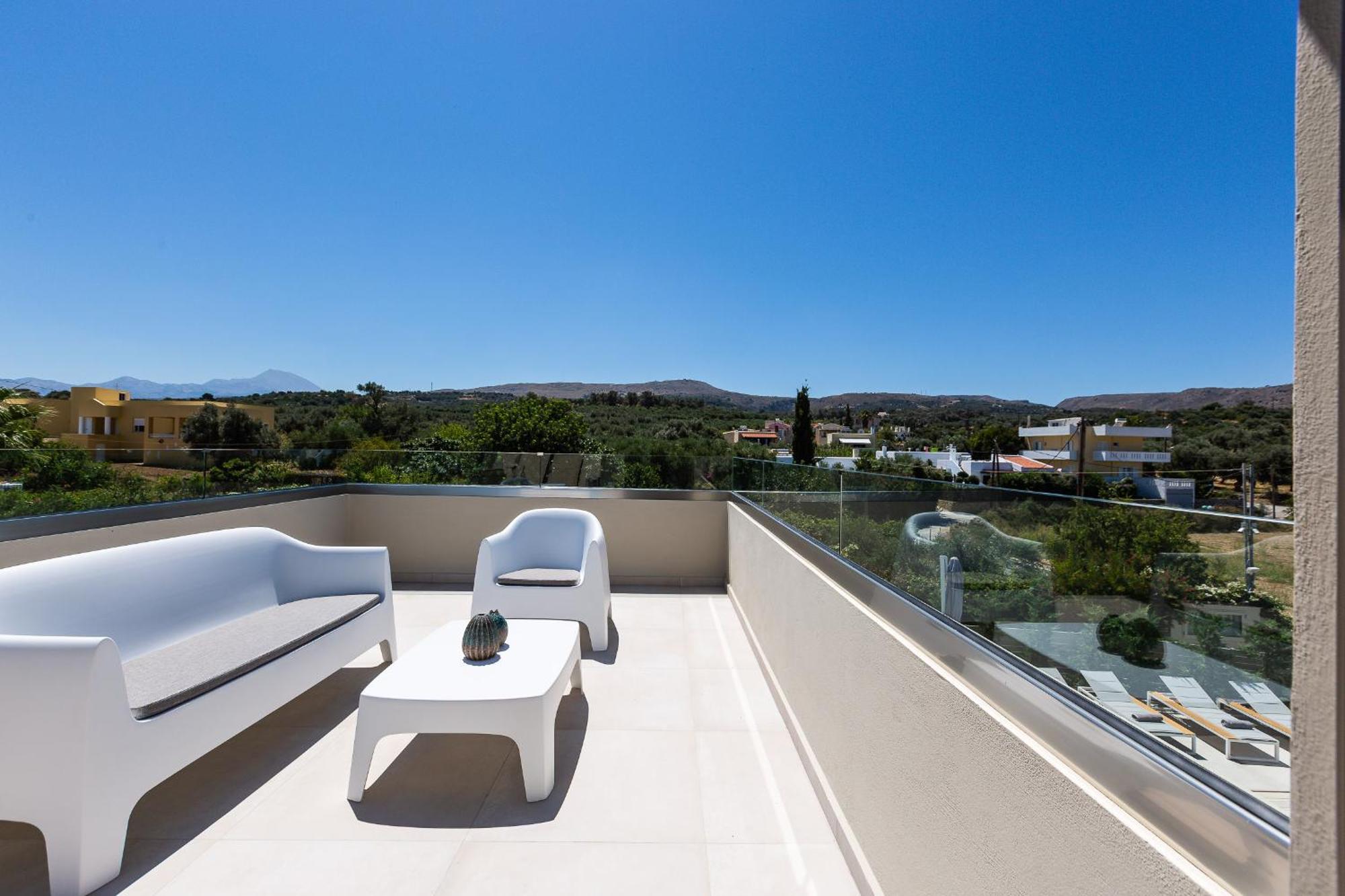 Vasilios Villa, With Pool, Gym & Close To Beach, By Thinkvilla Loutra  Exterior photo